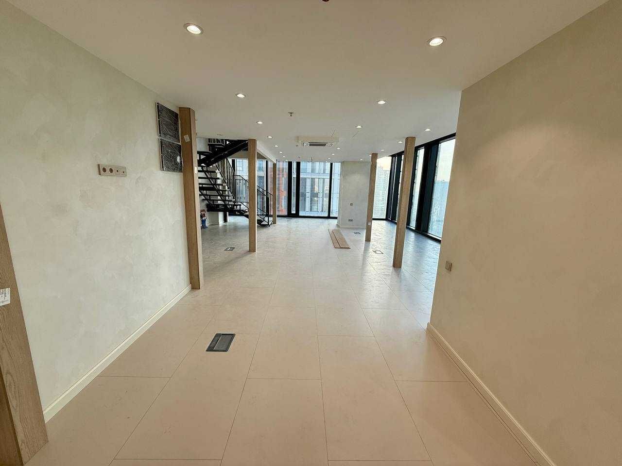 Аренда трёхуровнего офиса 248 кв в бизнес центре Nest one С блок