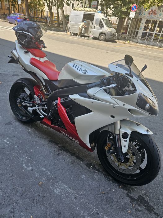 Vând yamaha r1 2005