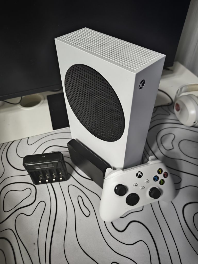 Xbox series s. 4ТБ памяти +аккаунт 80 игр