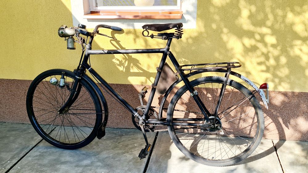 Bicicleta veche 1947