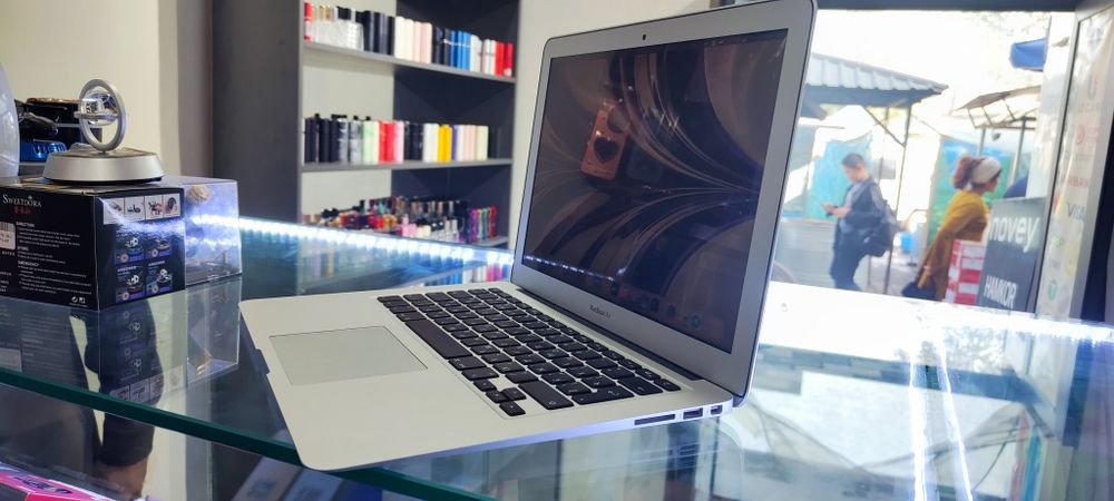 Macbook Air ( 13-inch,  2015)