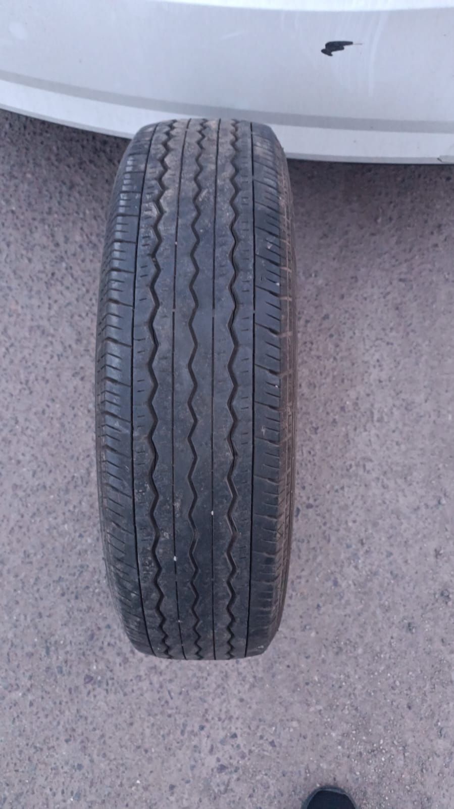 Продаются летние шины, размер 195R15C.  В наличии 3 штуки.