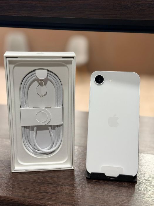 Iphone 16E NOU Desigilat