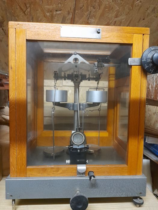 Cântar analitic de precizie.