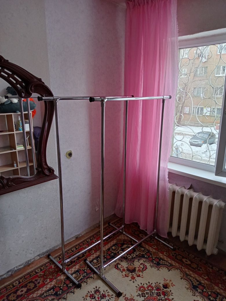 Стойки для одежды новые разбираються