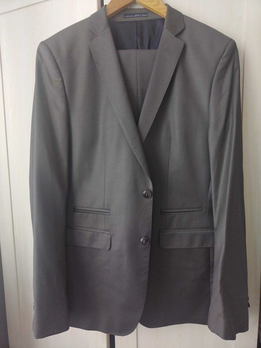 Costum Zara marimea 38, 350 lei