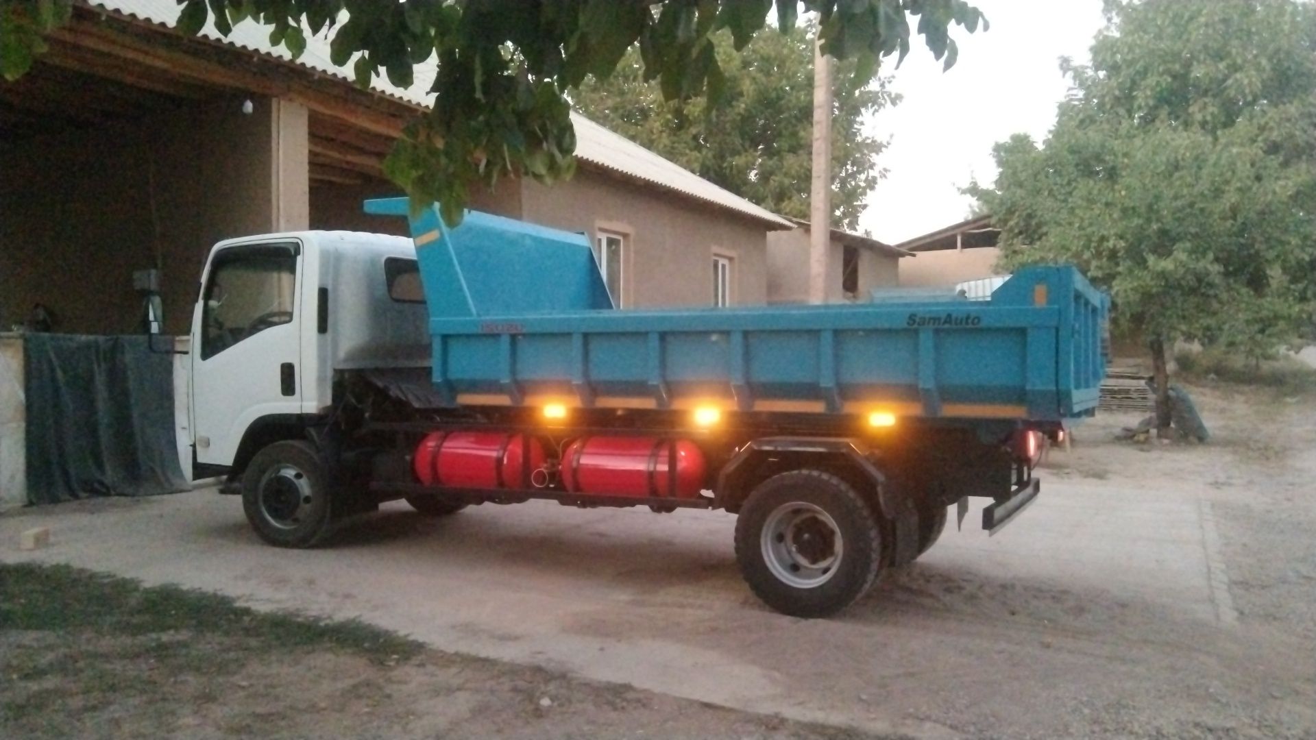 Isuzu samasval sotiladi