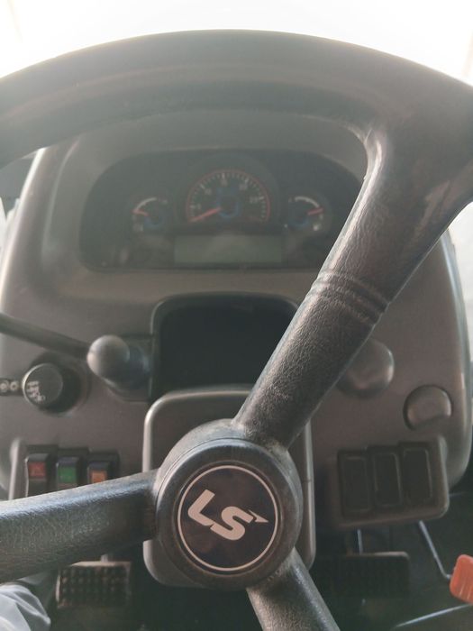 Трактор сотилади