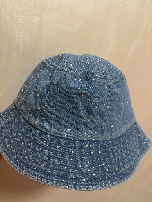 Zara дънкова шапка с камъчета