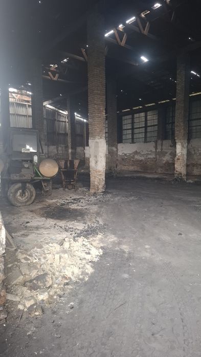 Noturar bino inshoot.Omborxonalar,er,angar,sklad.