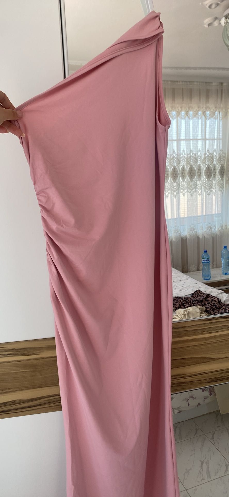Чисто нови рокли на мен са ми малки Л размер