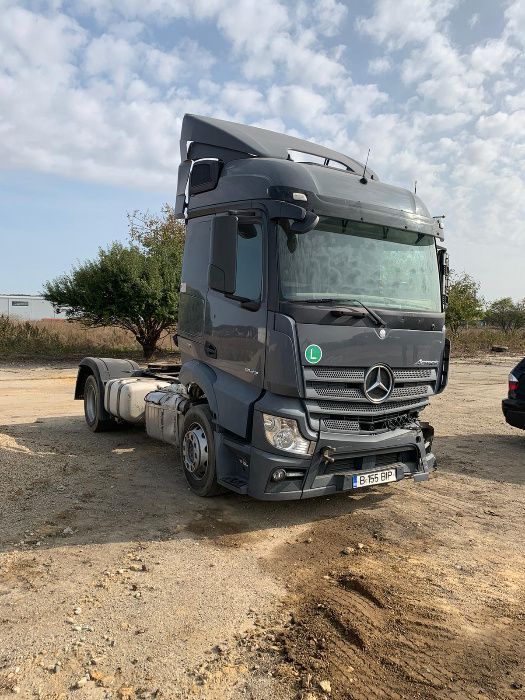 Dezmembrez camion MERCEDES ACTROS