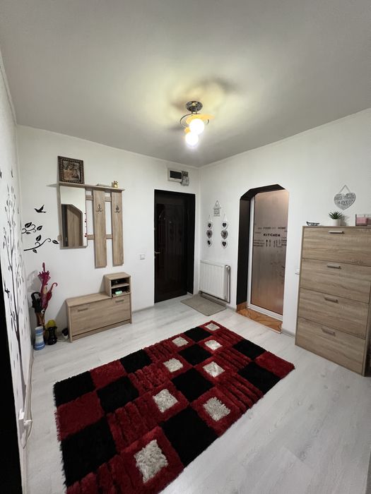 Apartament 3 camere de vanzare in Calimanesti