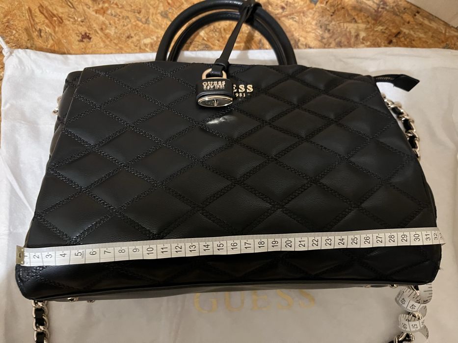 Оригинална чанта Guess