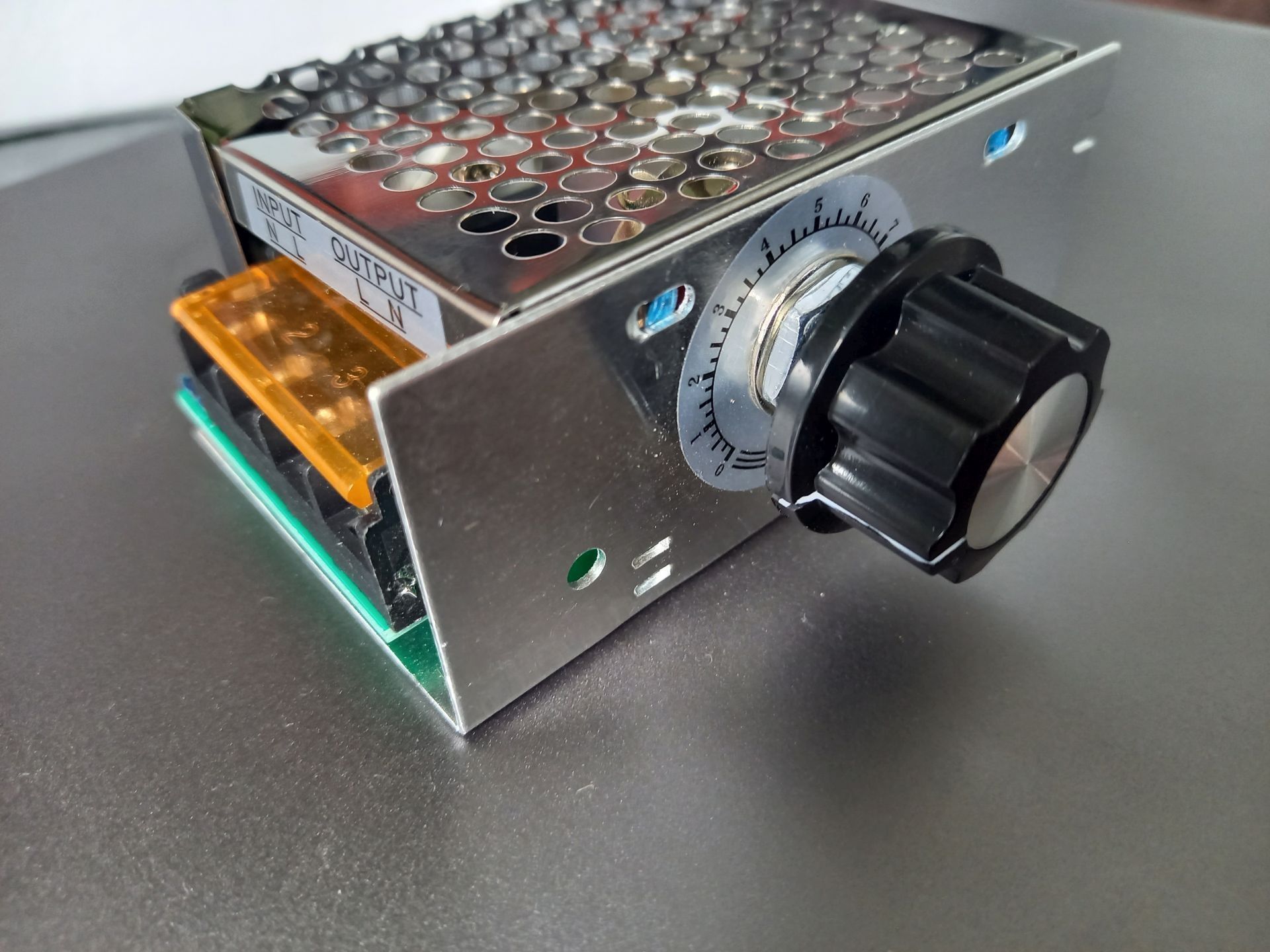 Регулатори на Обороти за Ел. Двигатели до 4 000 W / 230 VAC