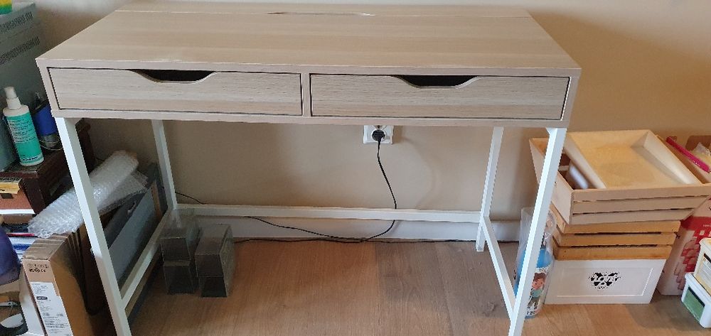 Vând birou și scaun Ikea