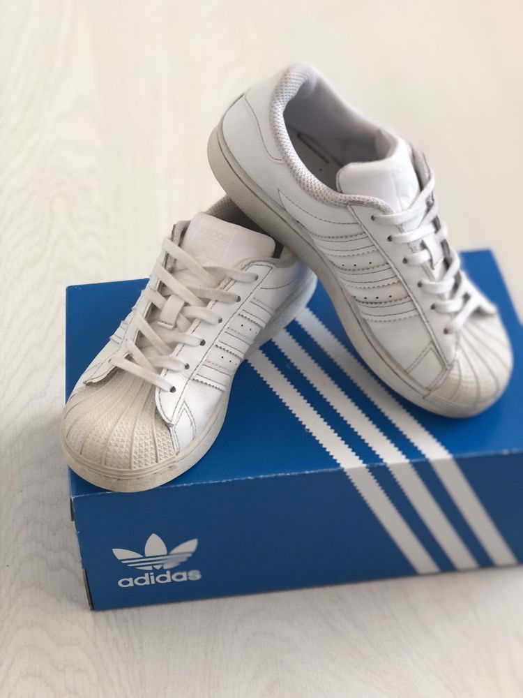 Adidas Superstar pentru copii , din piele , stare foarte buna