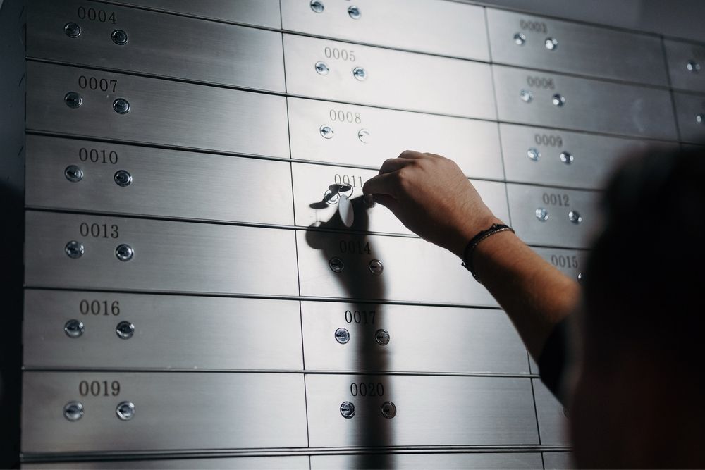Seif privat - casete metalice securizate - depozit obiecte personale