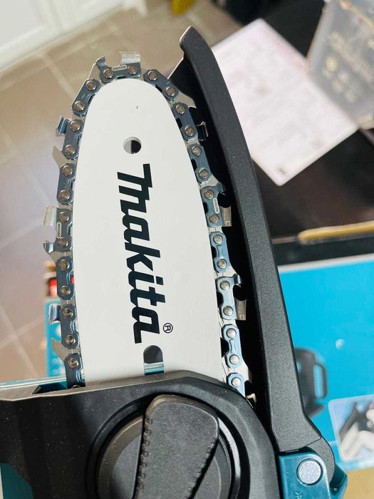 Mini drujba Makita UC100DZ 12 V Max. (fără baterie, fără încărcător)