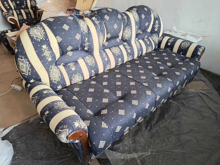 Холна гарнитура. Диван, 2 фотьойла, 2 табуретки, дървена конструкция