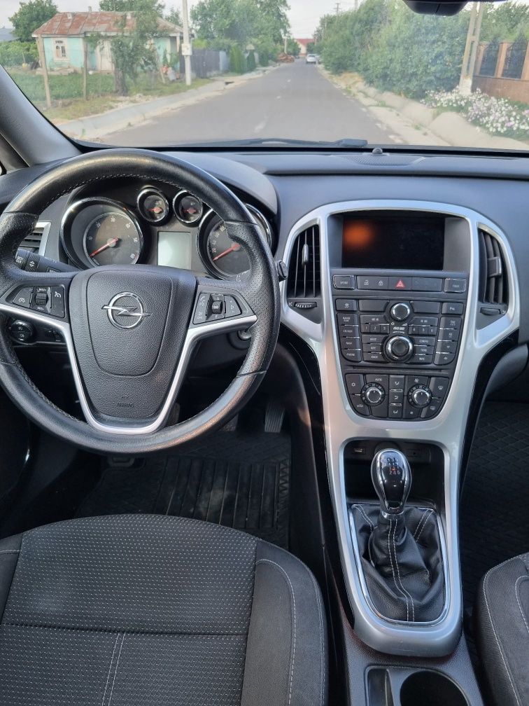 Opel  astra  2,0  Recent   Adus   2012