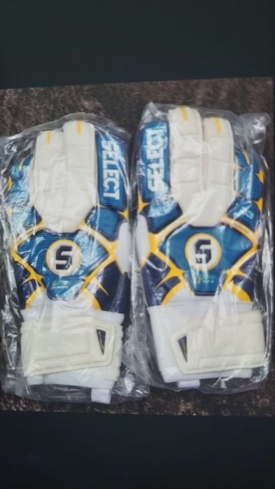 Продам перчатки футбольные оригинал.Новые