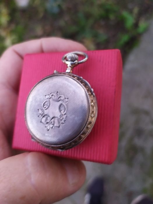 Стар сребърен джобен часовник