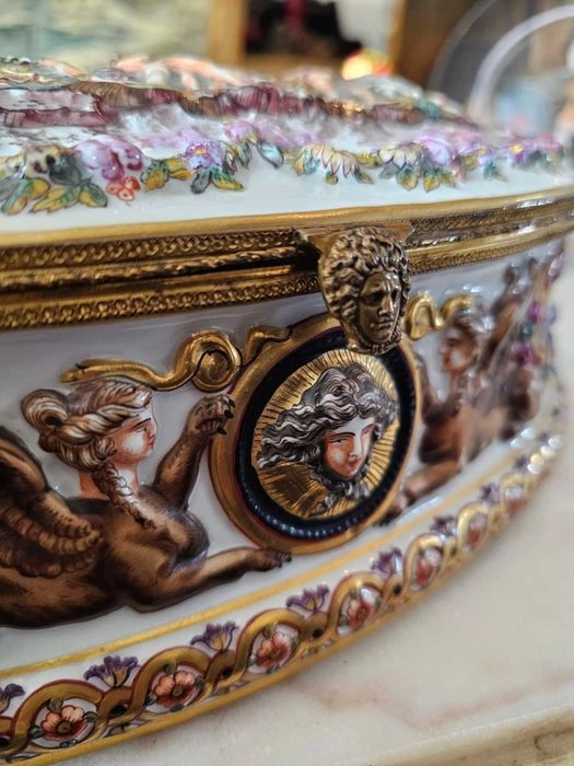 Casetă deosebită"Capo di Monte