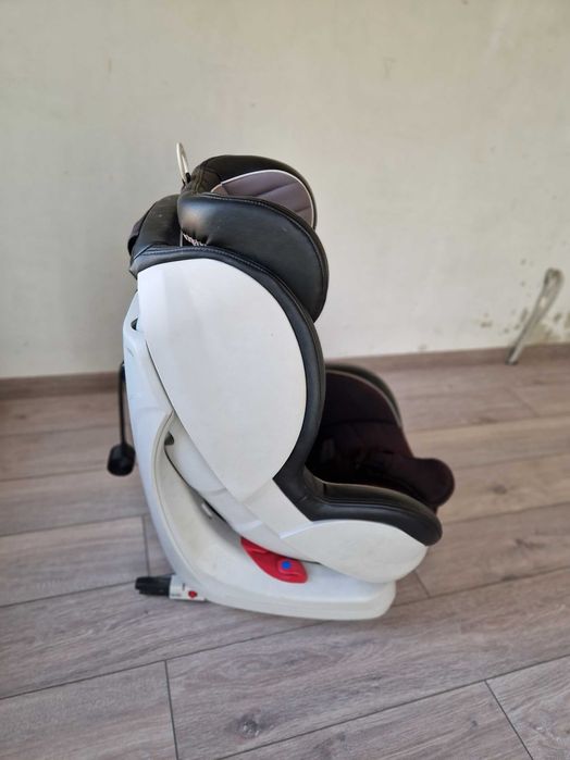 Scaun auto cu isofix