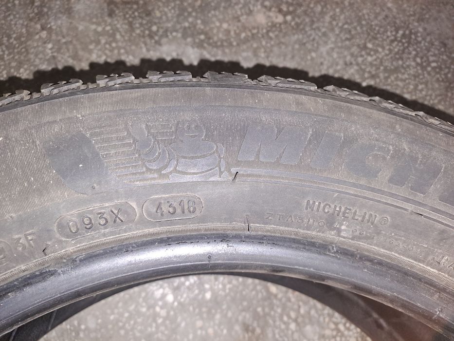 Vând anvelope iarna tubeless Michelin 215/55/R17