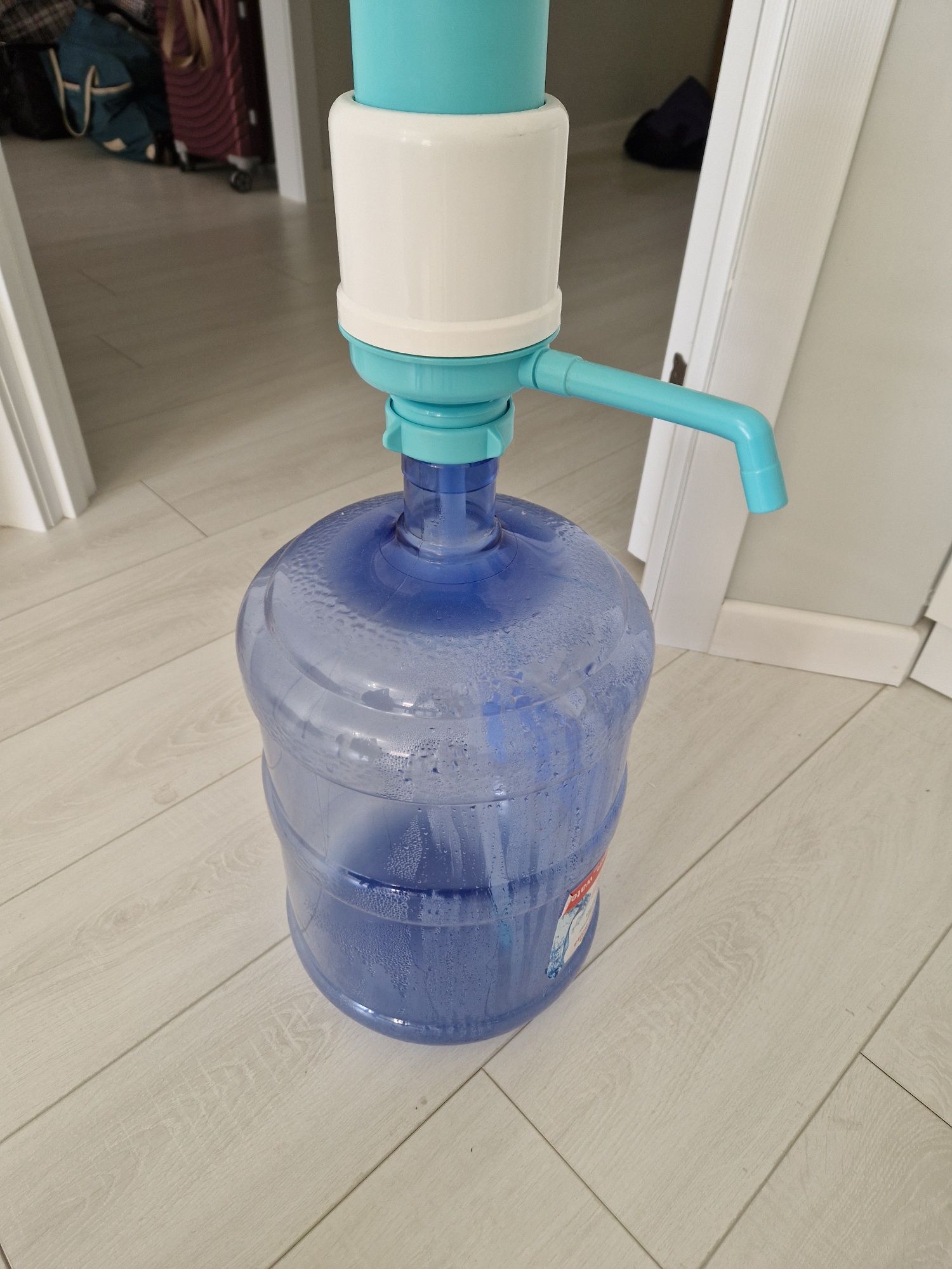 Помпа для воды с бутылем