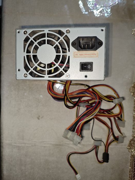 Материнская плата (GIGABYTE GA-945GCM-S30L) с другими деталями