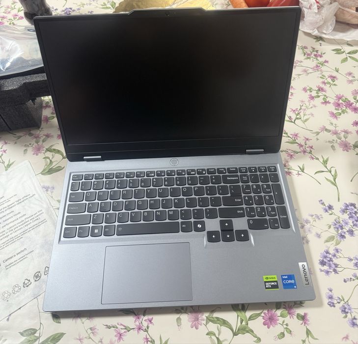 Vand Laptop Lenovo Gaming i5 24gb sigilat