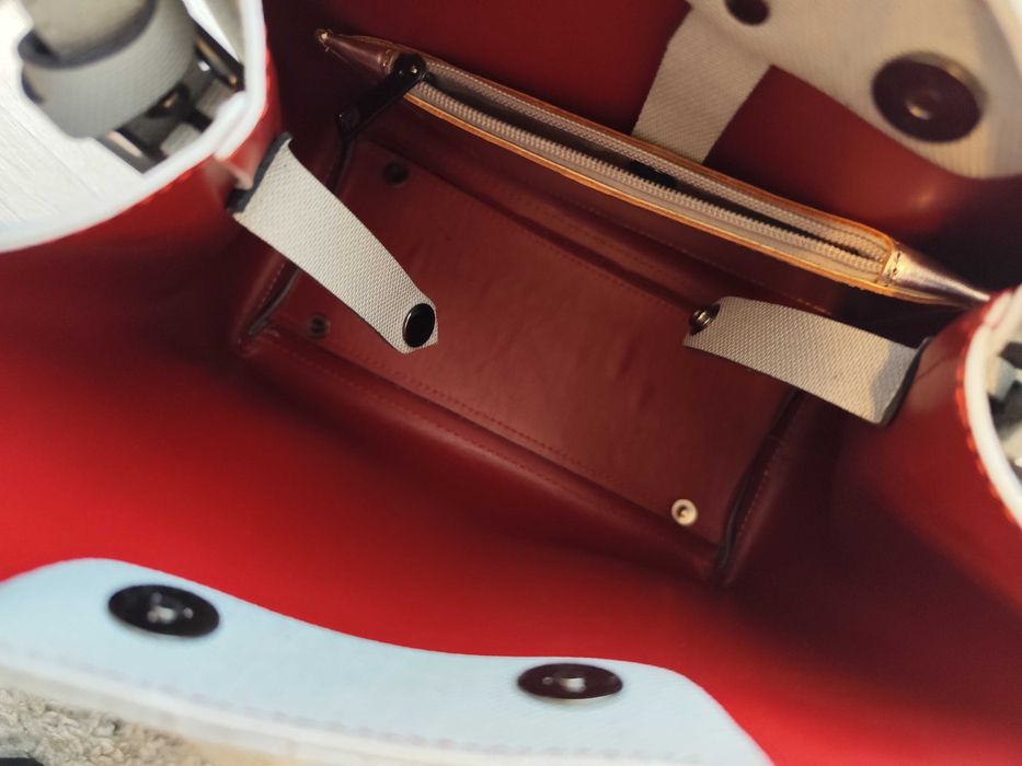 Vând geanta de piele