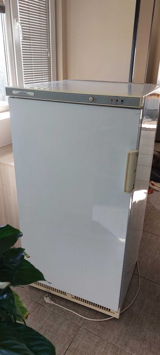 Продавам фризер 195 литра