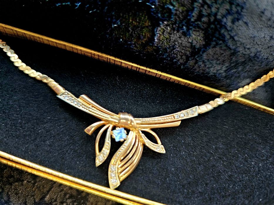 Золотое Колье с голубым камнем