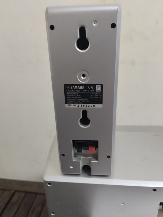 Yamaha субуфер +среда и две колони