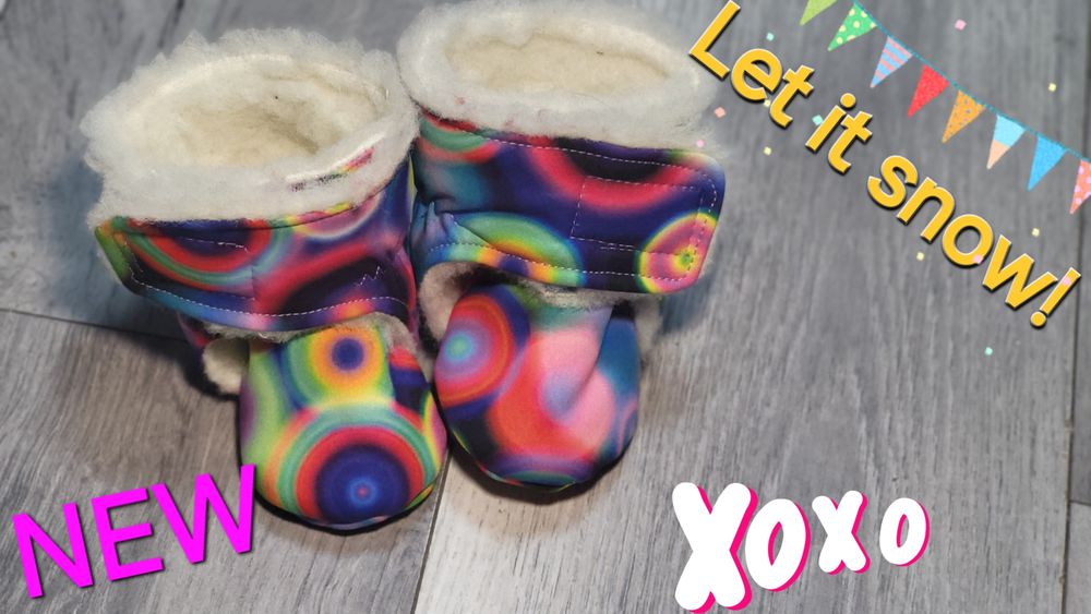 Botoșei babywearing cu lână în interior