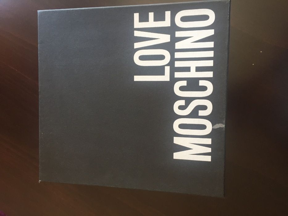 Love Moschino супер модел