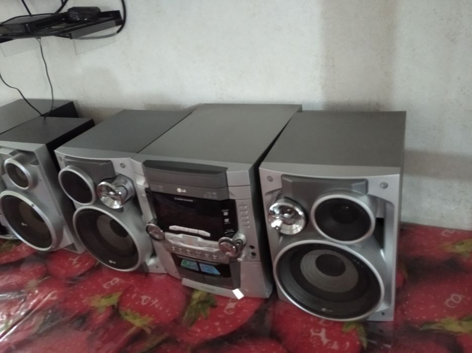 Продам музыкальный центр LG