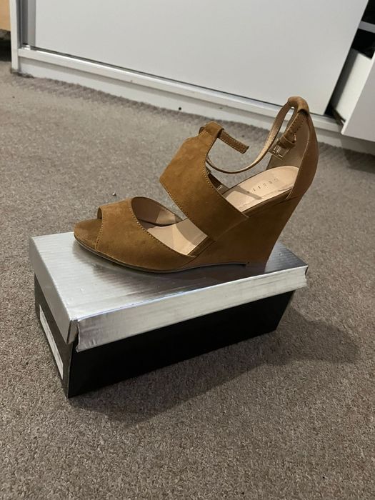 Sandale cu talpa ortopedica de culoare maro