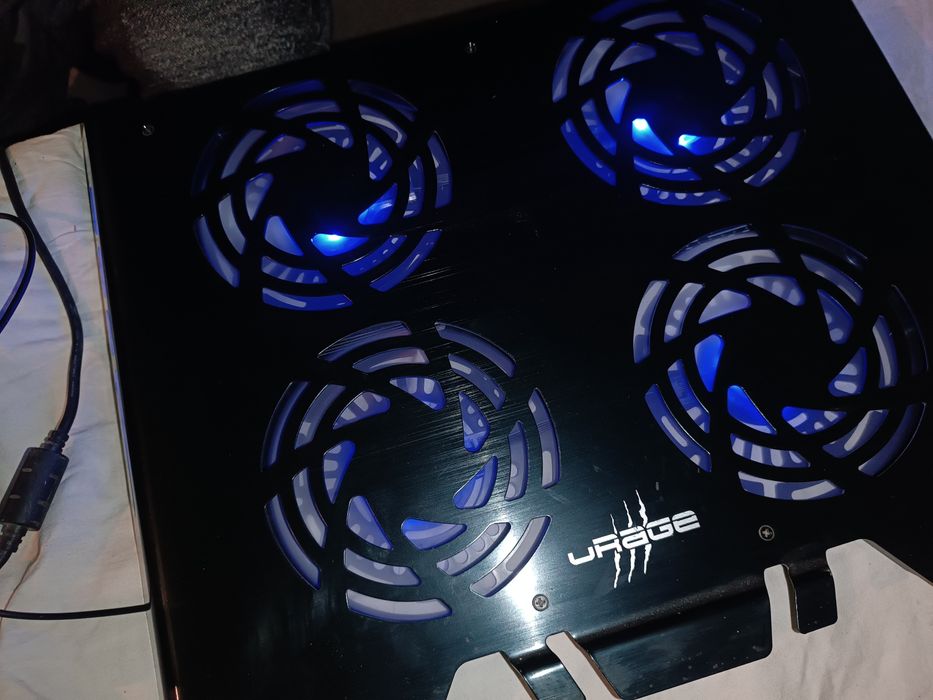 Vând laptop medion 800