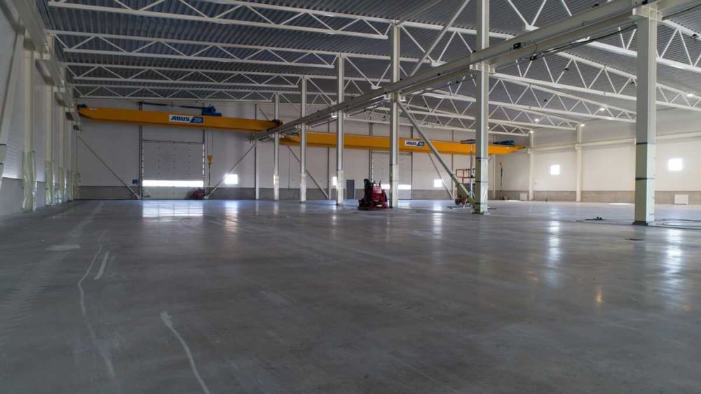 Servicii de spălare pardoseală parcare subterană, hală industrială