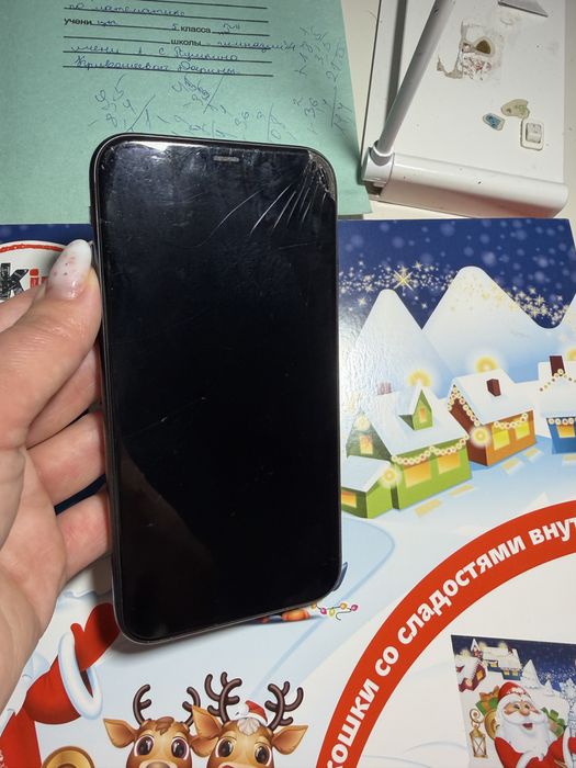 IPhone 11 (экран разбит) телефон в рабочем состоянии