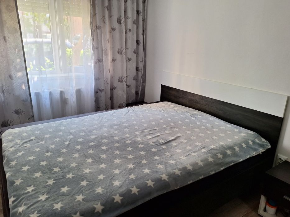 Dau spre inchiriere apartament cu trei camere