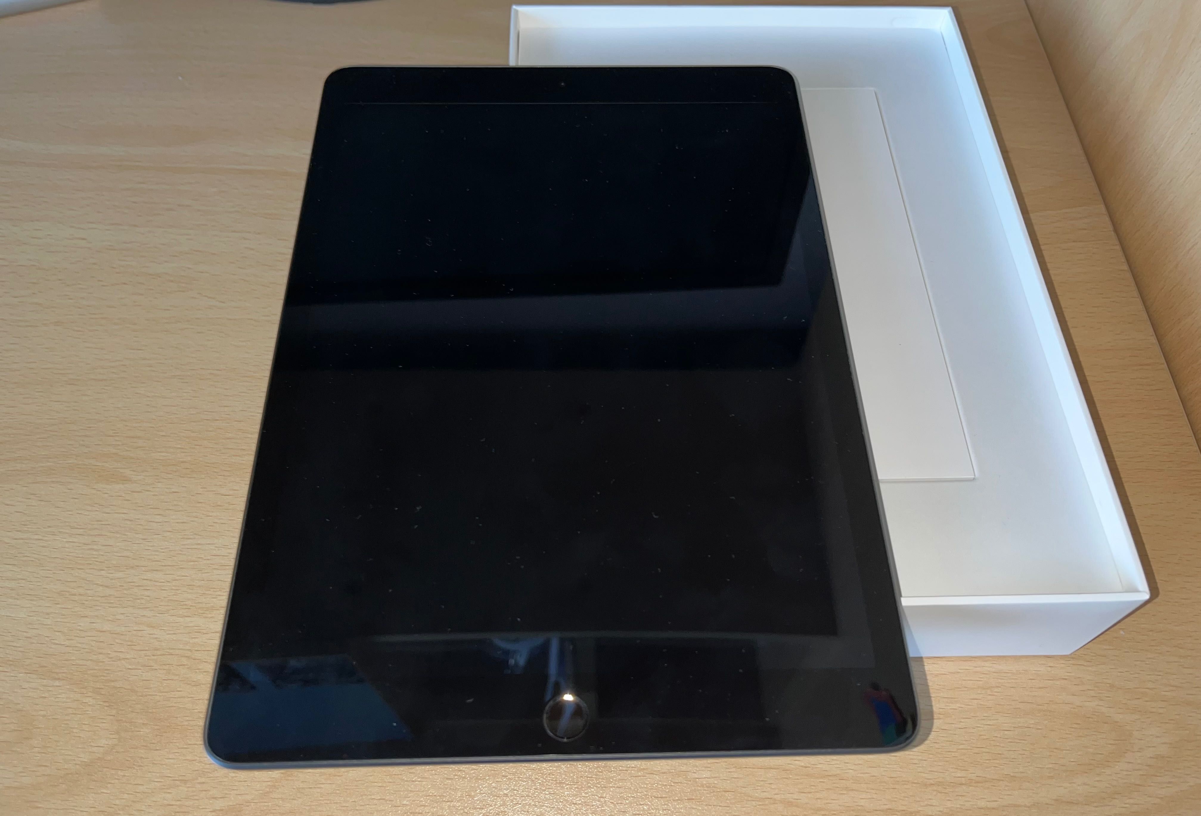Таблет Apple iPad 2021 Wi-Fi 10.2'' 256GB Space Gray