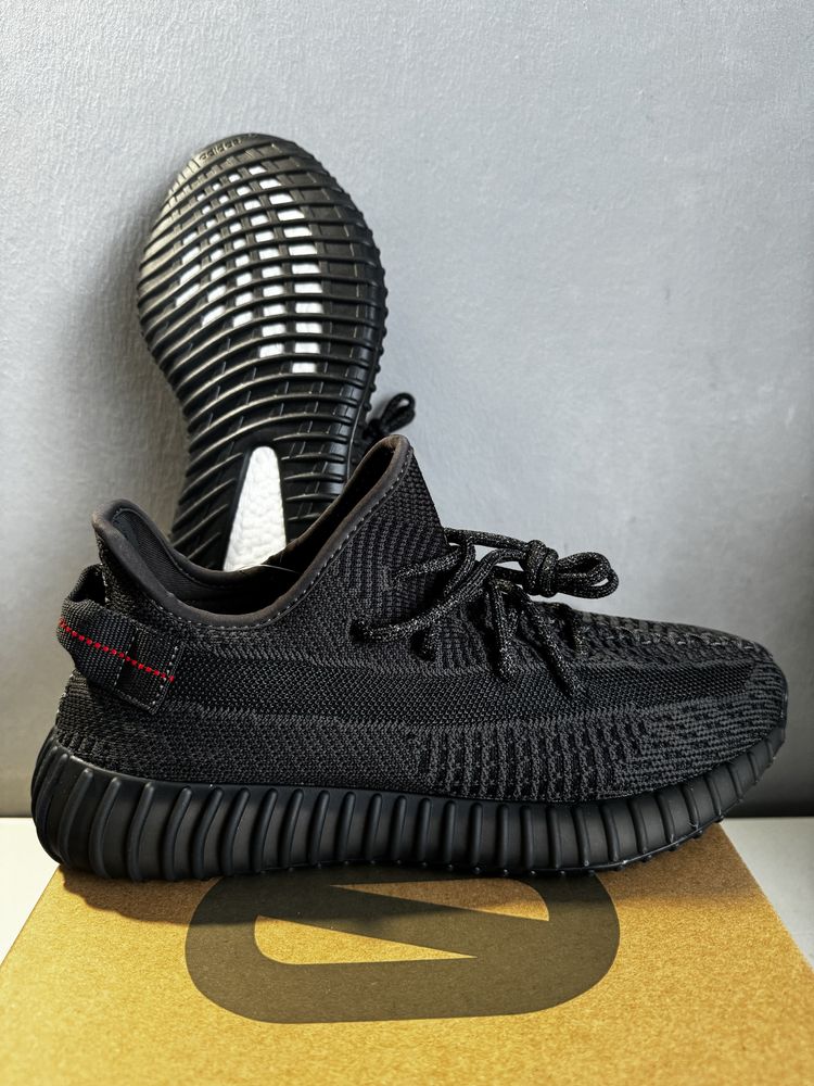 Vând Yeezy Boost 350