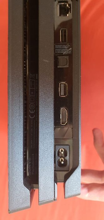 Vând Playstation 4 Pro / Ps 4 Pro