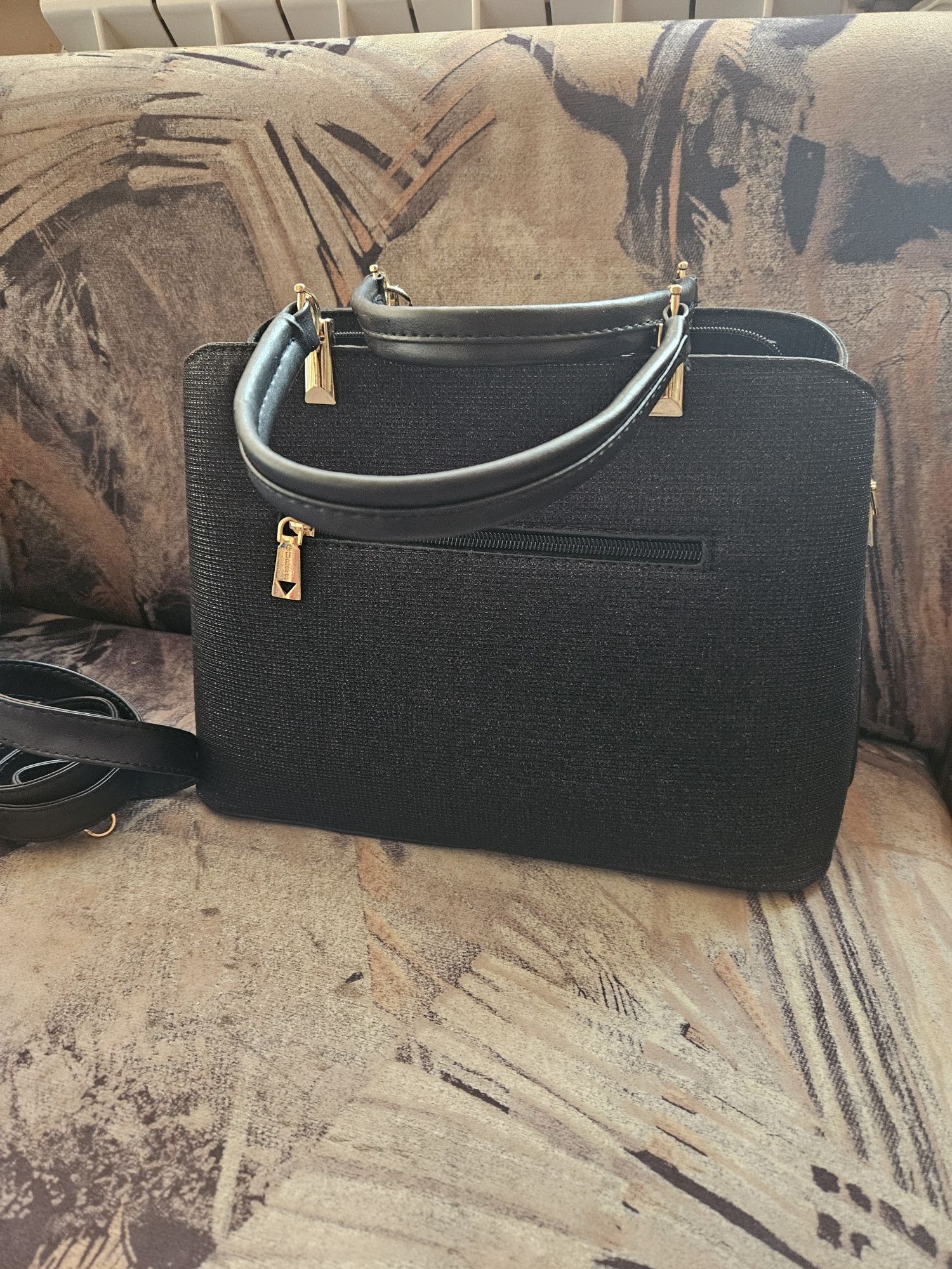 Нова чанта на GUESS