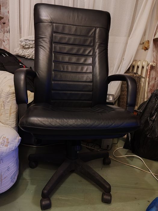 Scaun directorial din piele Mobexpert